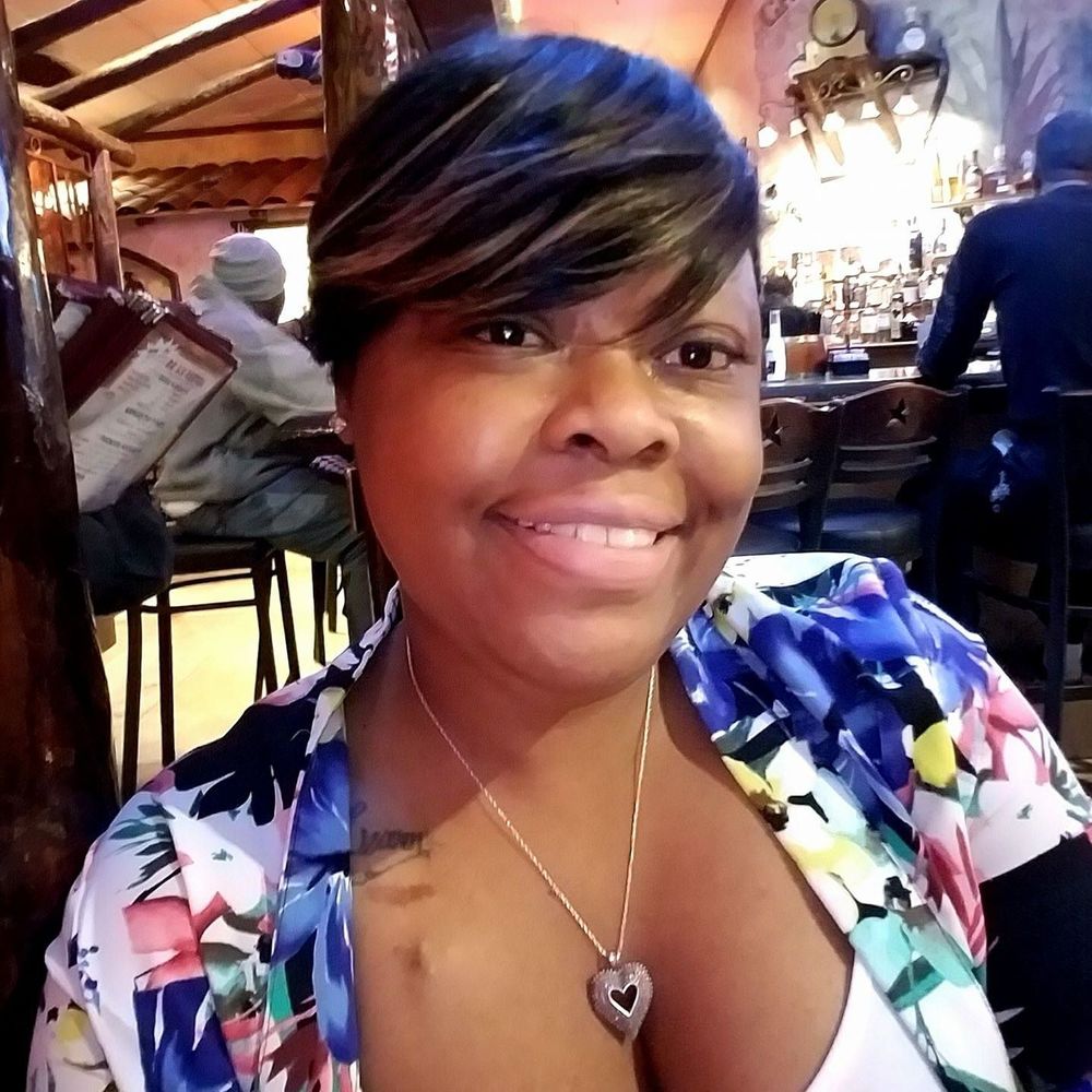 Meet your Posher, Latasha